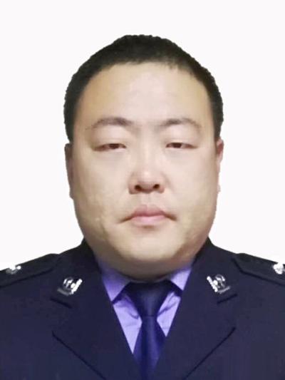 闫俊照片